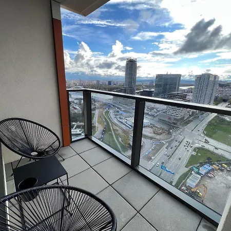 New Downtown Couple Minute From The Old Town *