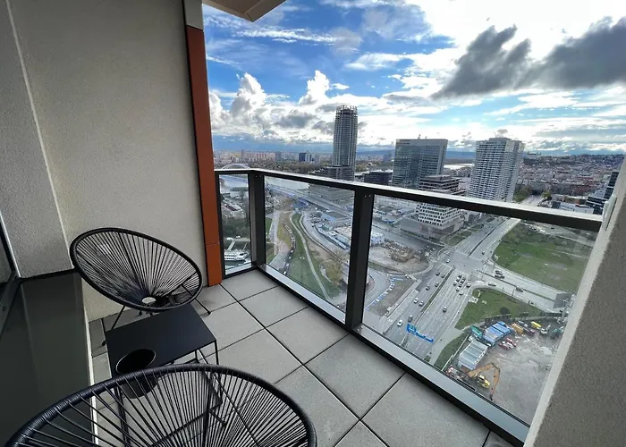 New Downtown Couple Minute From The Old Town *