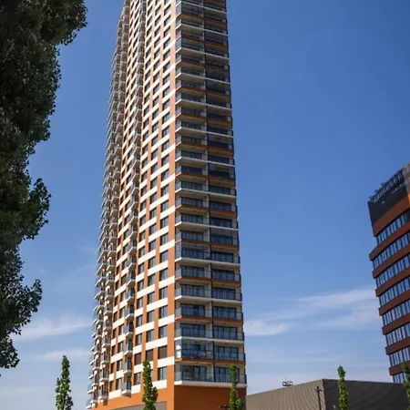 New Downtown Couple Minute From The Old Town